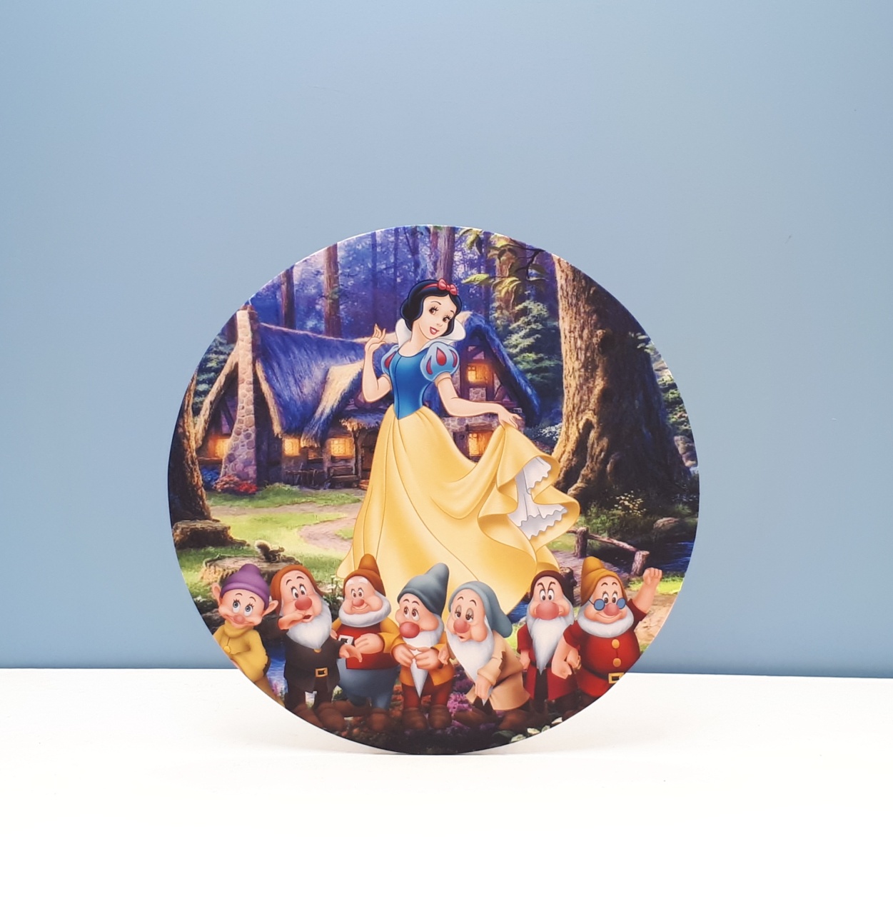 Painel Sublimado Redondo Branca de Neve E Os 7 Anões 60Cm - BB Festas Aluguel 