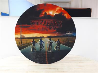 Painel Sublimado Redondo Stranger Things 60Cm - BB Festas Aluguel 