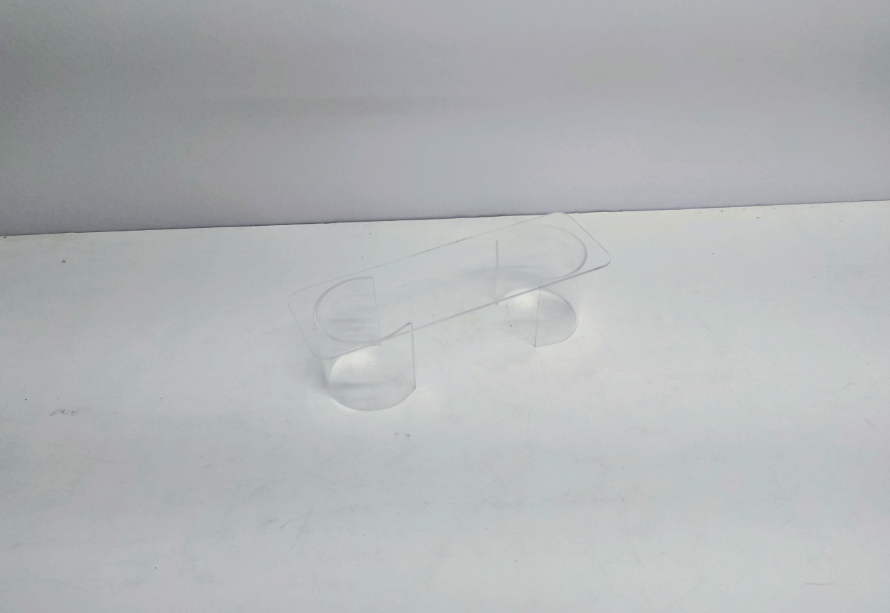Suporte Acrílico Retangular Com Base-C 9Cm Alt X 10Cm Larg X 30Cm Comp - BB Festas Aluguel 