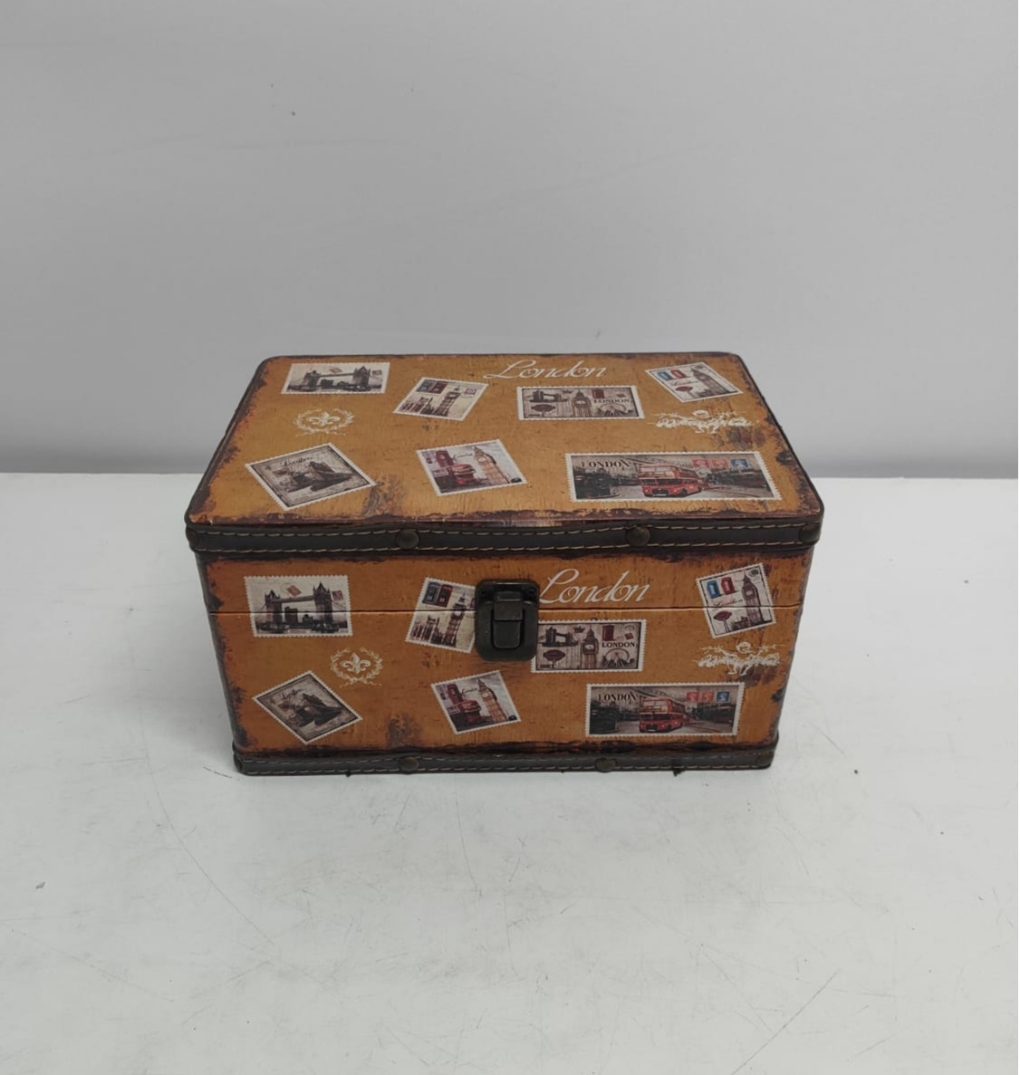 Maleta London 15Cm Alt X 20Cm Larg X 25Cm Comp - BBFestasAluguel 
