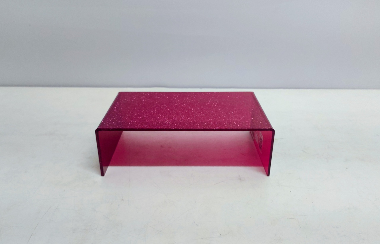 Suporte Retangular Acrílico Pink Escuro Com Brilho P 6Cm Alt X 21Cm Larg X 13Cm Comp - BBFestasAluguel 