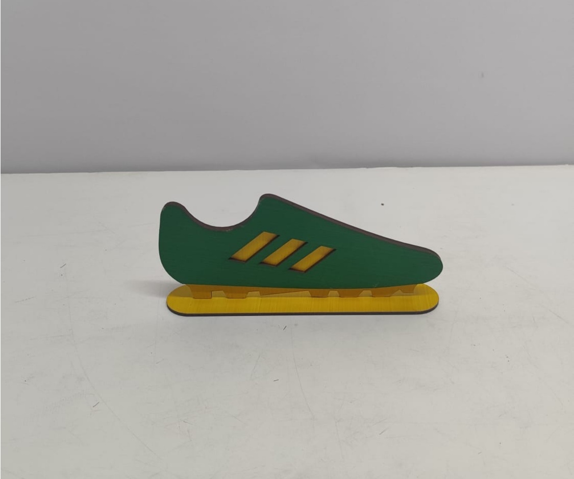 Totem Chuteira Verde/Amarelo 12Cm Alt X 20Cm Larg - BBFestasAluguel 