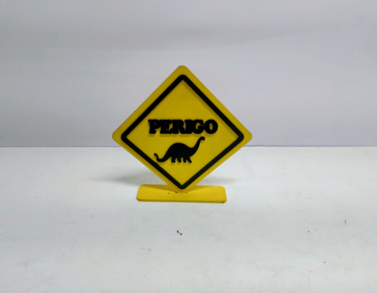 Totem Placa Circulação de Dinossauro (Trânsito)23Cm Alt X 23Cm Larg  - BB Festas Aluguel 