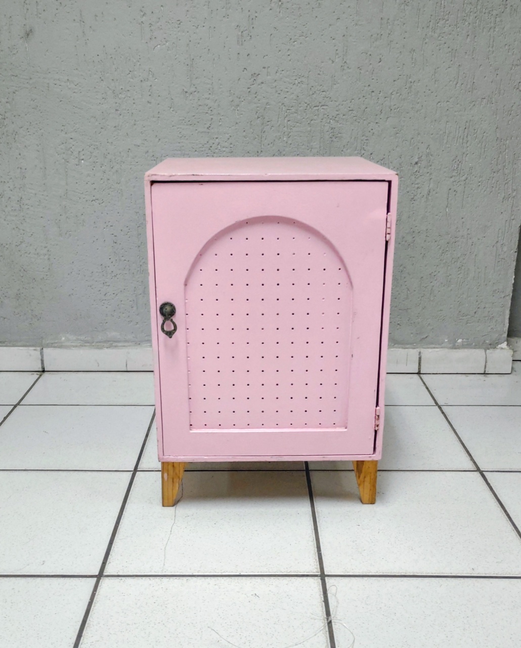 Nicho Com Porta Rosa Claro 62Cm Atl X 40Cm X 40Cm  - BB Festas Aluguel 