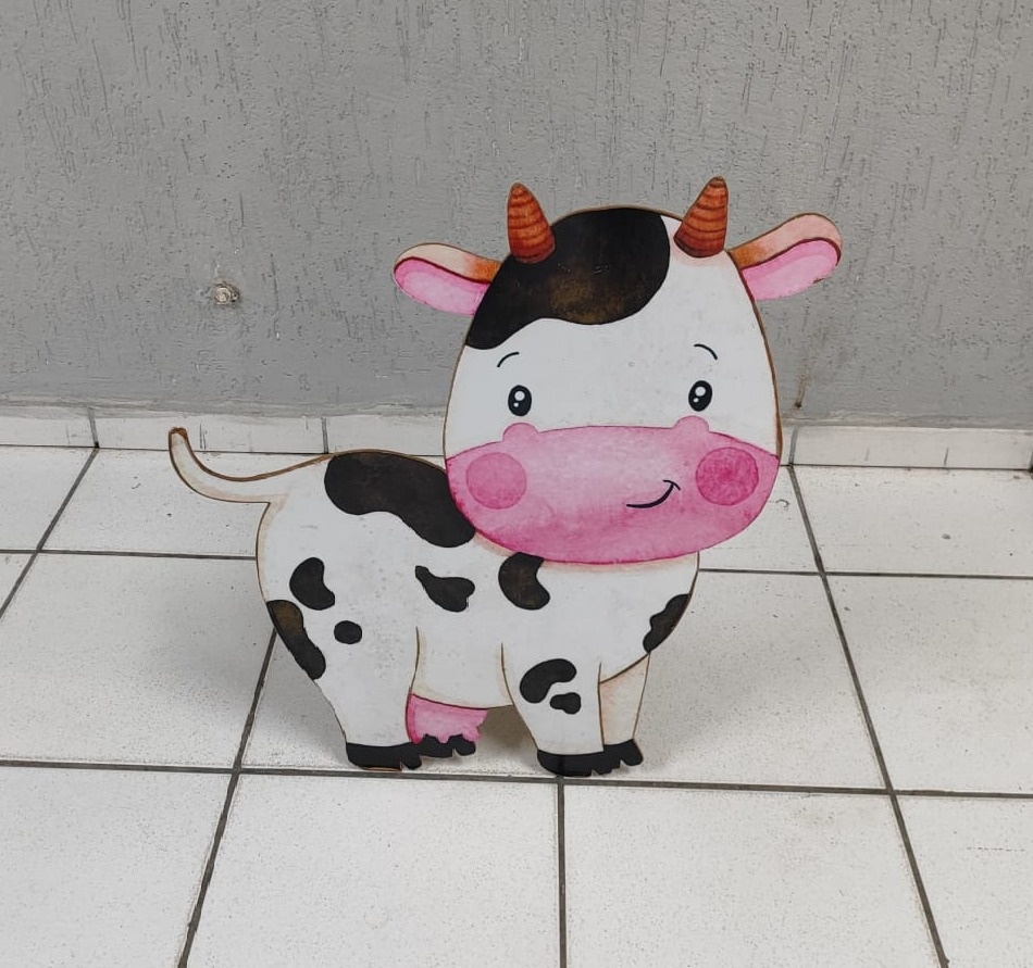 Totem de Chão Vaquinha 65Cm X 60Cm  - BB Festas Aluguel 