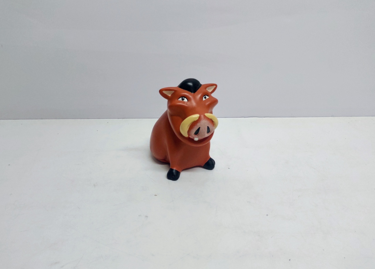 Miniatura Pumba 17Cm Alt X 10Cm Larg X 17Cm Comp  - BB Festas Aluguel 