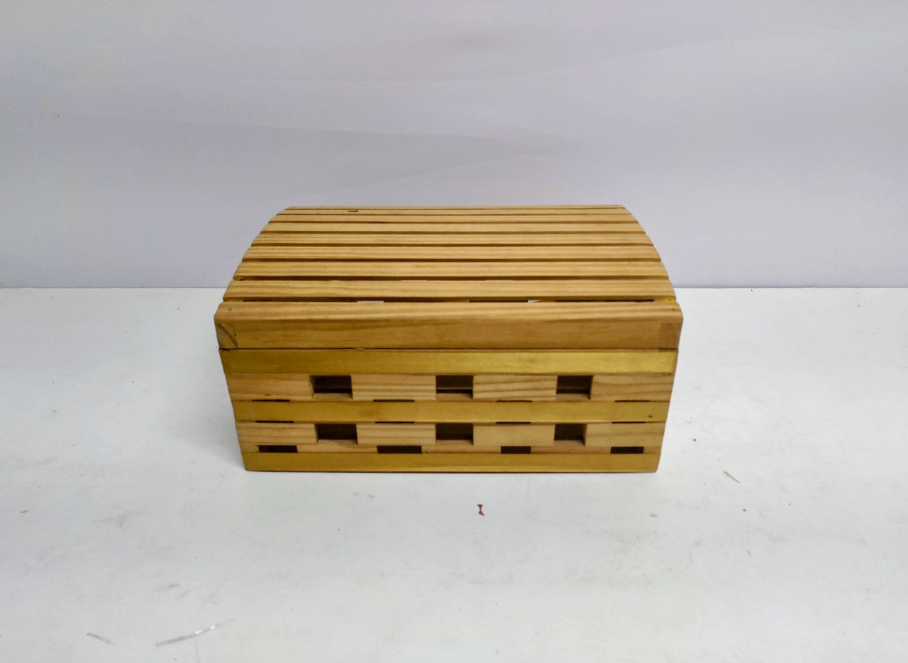 Baú Ripado Vazado 13Cm Alt X 30Cm Larg X 22Cm Comp - BB Festas Aluguel 