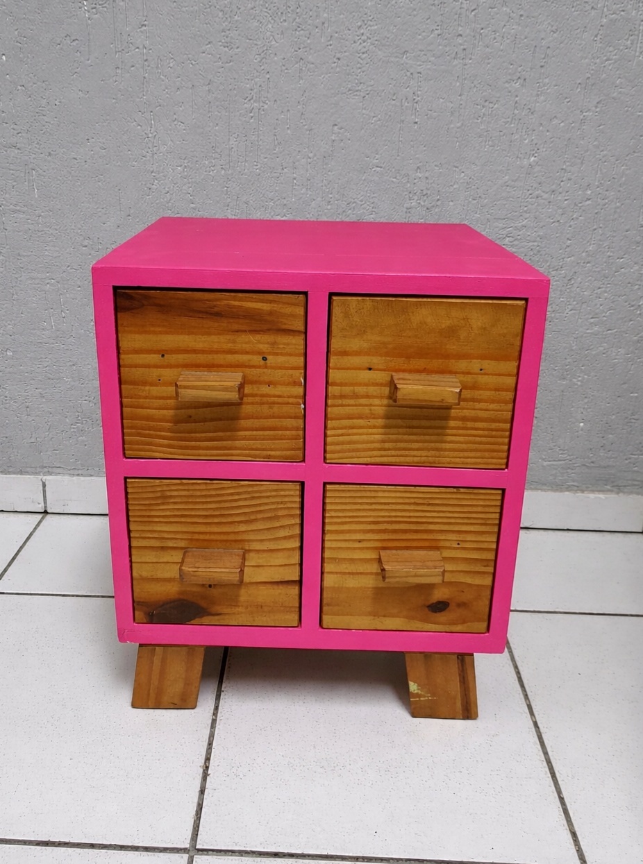 Nicho Pink 4 Gavetas 50Cm Alt X 40Cm X 35Cm - BB Festas Aluguel 
