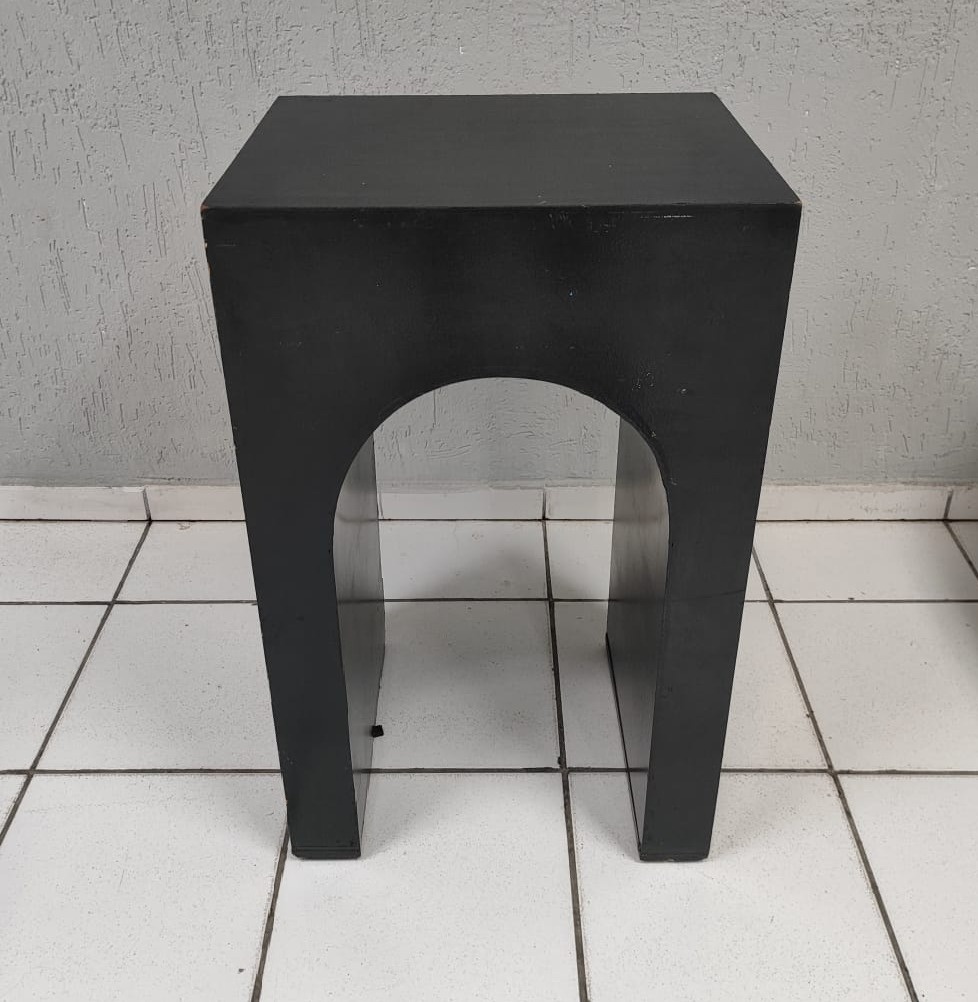 Cubo Arco Vazado G Preto 80Cm Alt X 50Cm X 50Cm - BB Festas Aluguel 