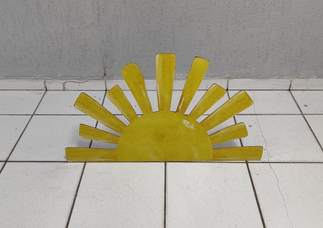 Totem de Chão Sol 50Cm X 85Cm  - BB Festas Aluguel 