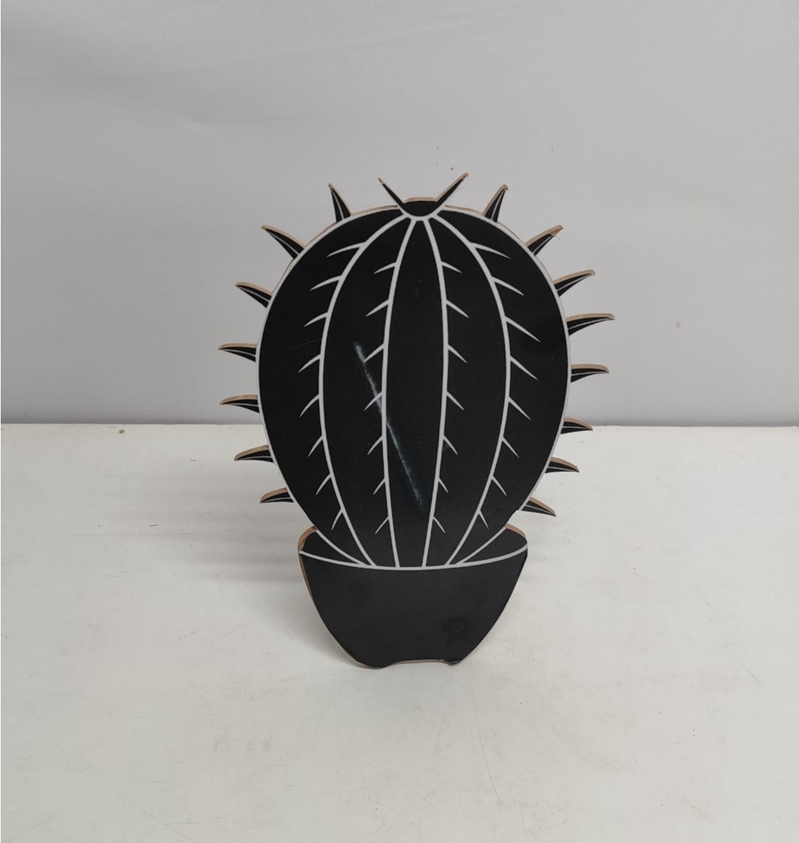Totem Cacto Preto Com Espinhos 30Cm Alt X 15Cm Larg - BBFestasAluguel 