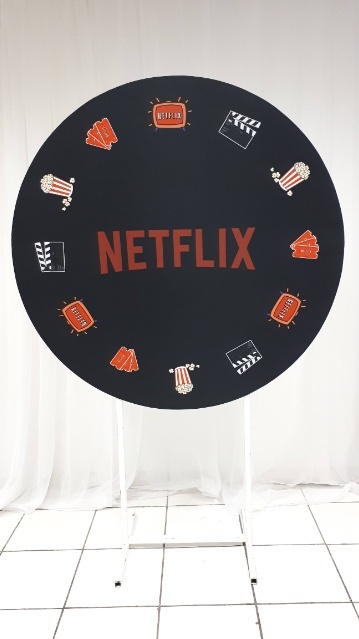 Painel Sublimado Redondo Youtube 1,30Cm  - BB Festas Aluguel 