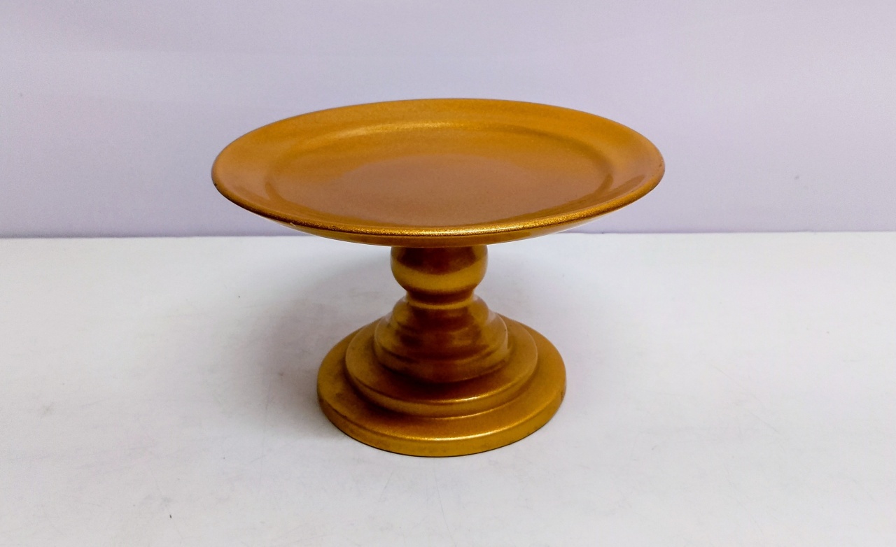 Porta Doce Redondo Dourada Com Pé Torneado 15Cm Alt X 24Cm Diametro  - BB Festas Aluguel 