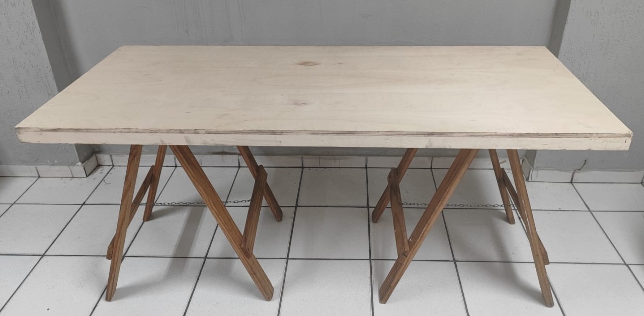 Mesa Cavalete Rústico Claro 80Cm Alt X 1,80Cm Larg X 60Cm Comp - BB Festas Aluguel 