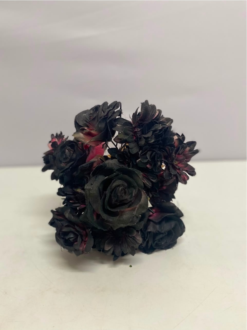 Arranjo Flor Rosa Preto - BBFestasAluguel 