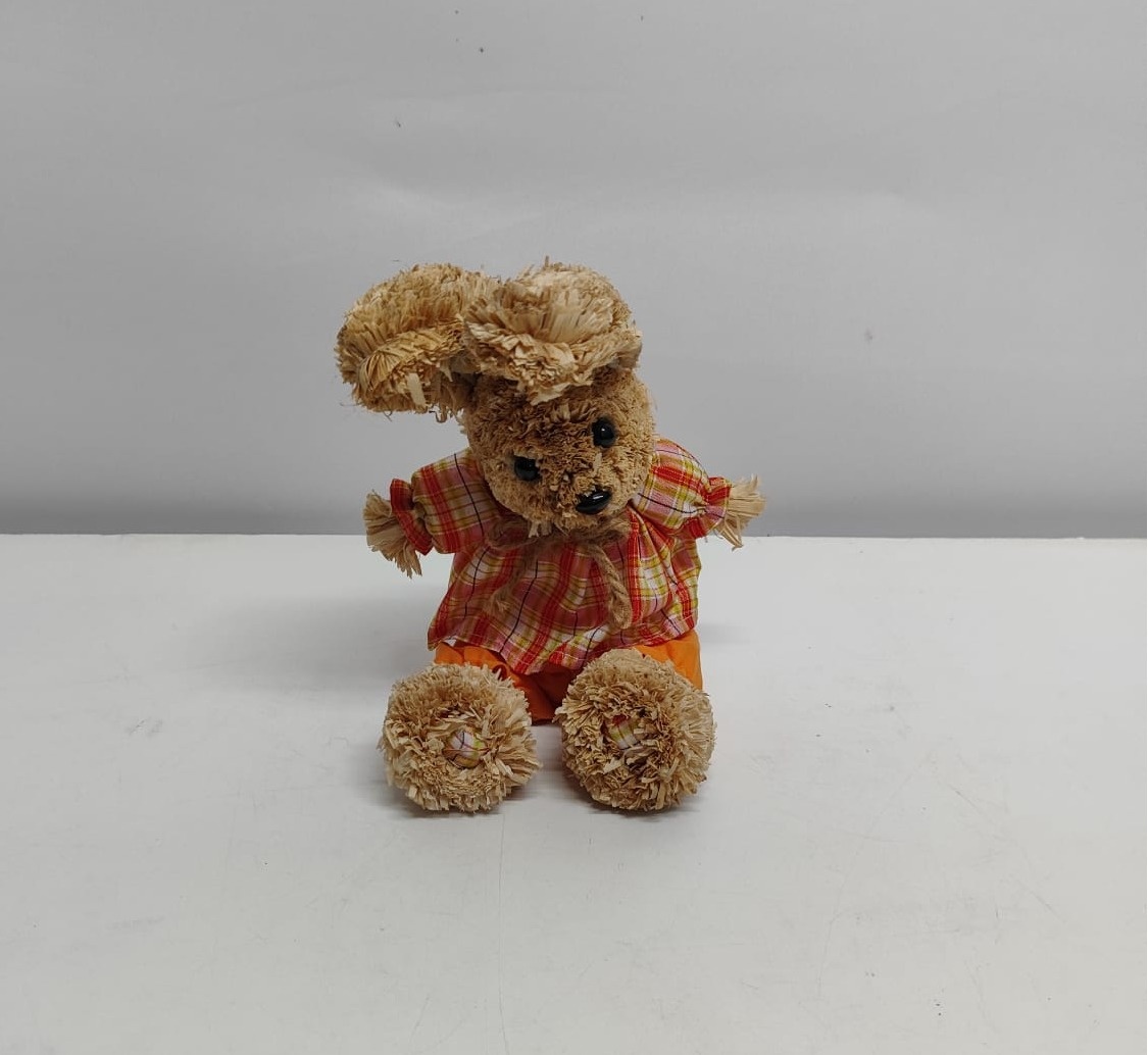 Coelho de Palha Roupa Laranja  - BB Festas Aluguel 