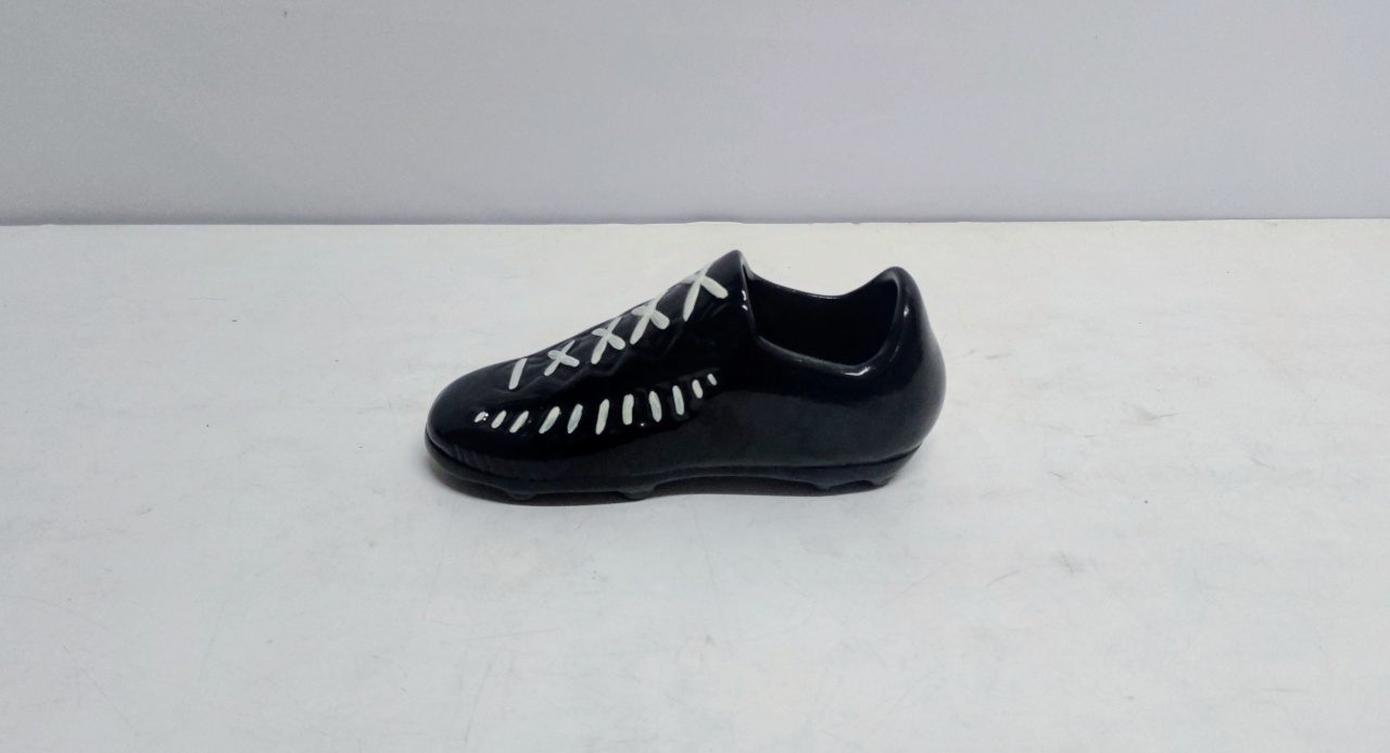 Chuteira Preta 8Cm Alt X 7Cm Larg X 21Cm Comp - BB Festas Aluguel 