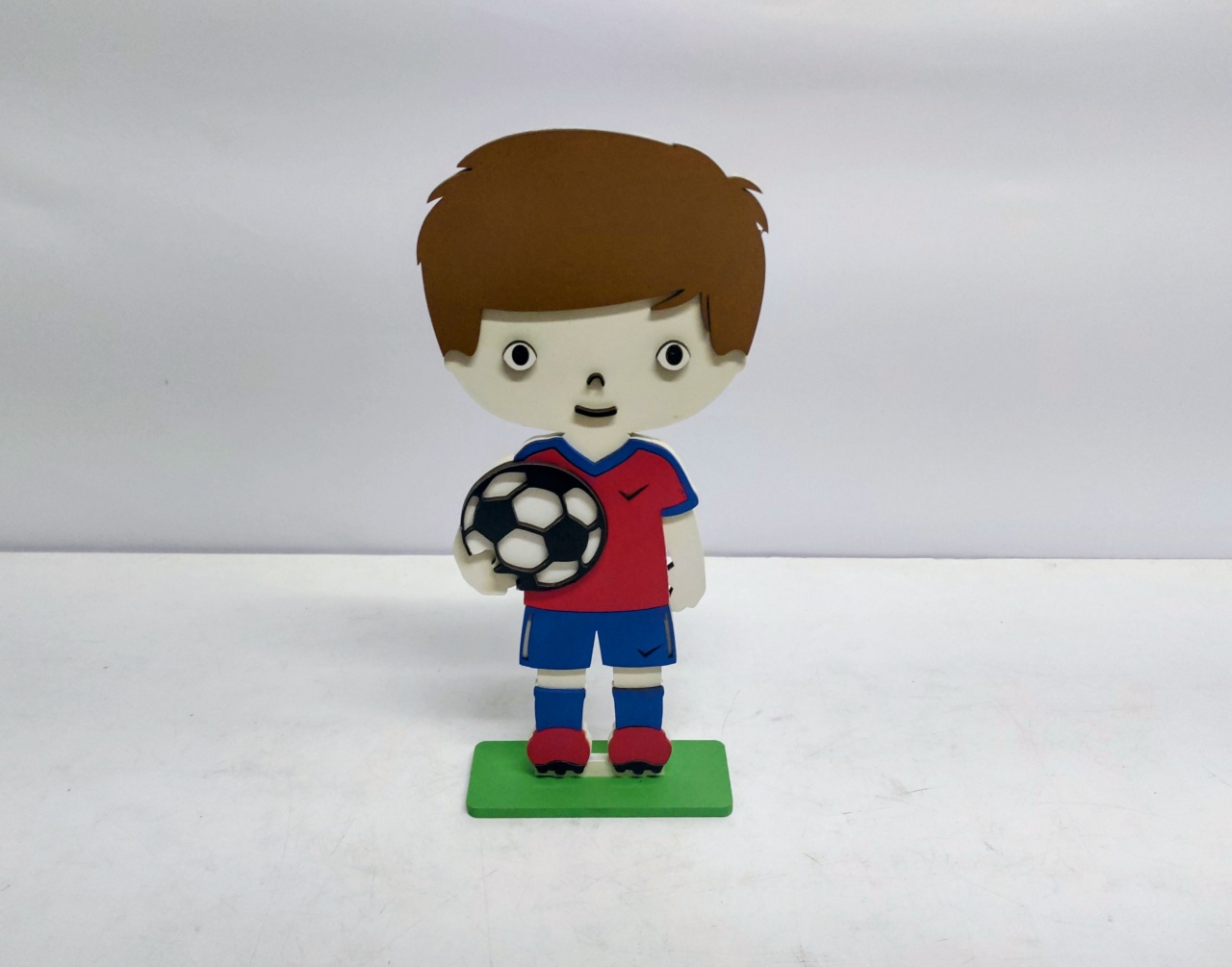 Totem Jogador de Futebol Com Camisa Vermelha 32Cm Alt X 13Cm Larg  - BB Festas Aluguel 