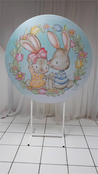 Painel Sublimado Redondo Casal Coelhinhos da Páscoa 1,30Cm - BB Festas Aluguel 
