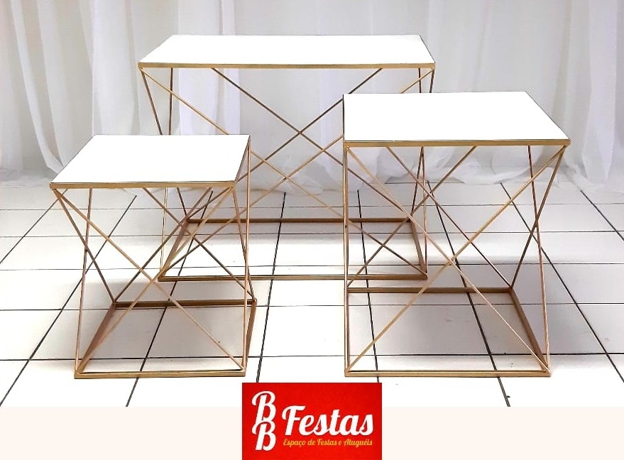Trio de Mesa Dourada de Ferro 3D Com Tampo Branco   - BB Festas Aluguel 