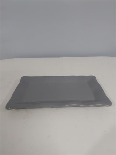 Bandeja Retangular Babado Sem Pé Cinza 3Cm Alt 15Cm Lag X  30Cm Comp - BB Festas Aluguel 