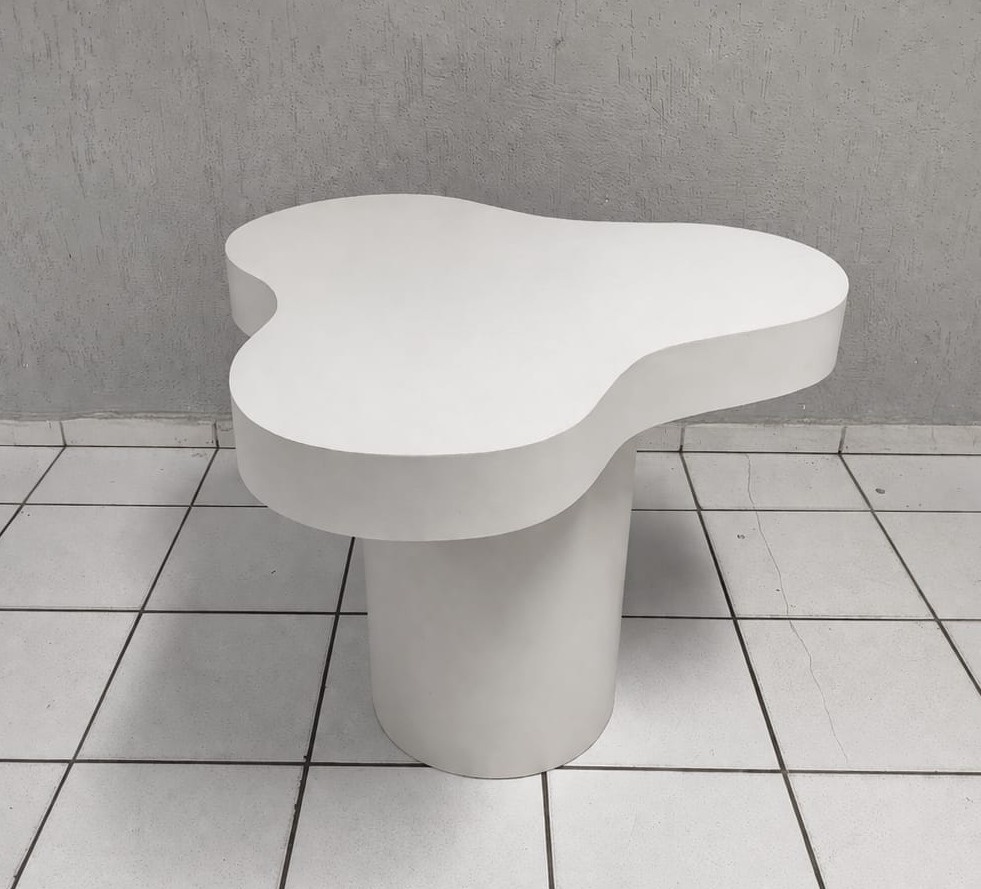 Mesa Orgânica M Branco 70Cm Alt X 40Cm Diametro   - BB Festas Aluguel 