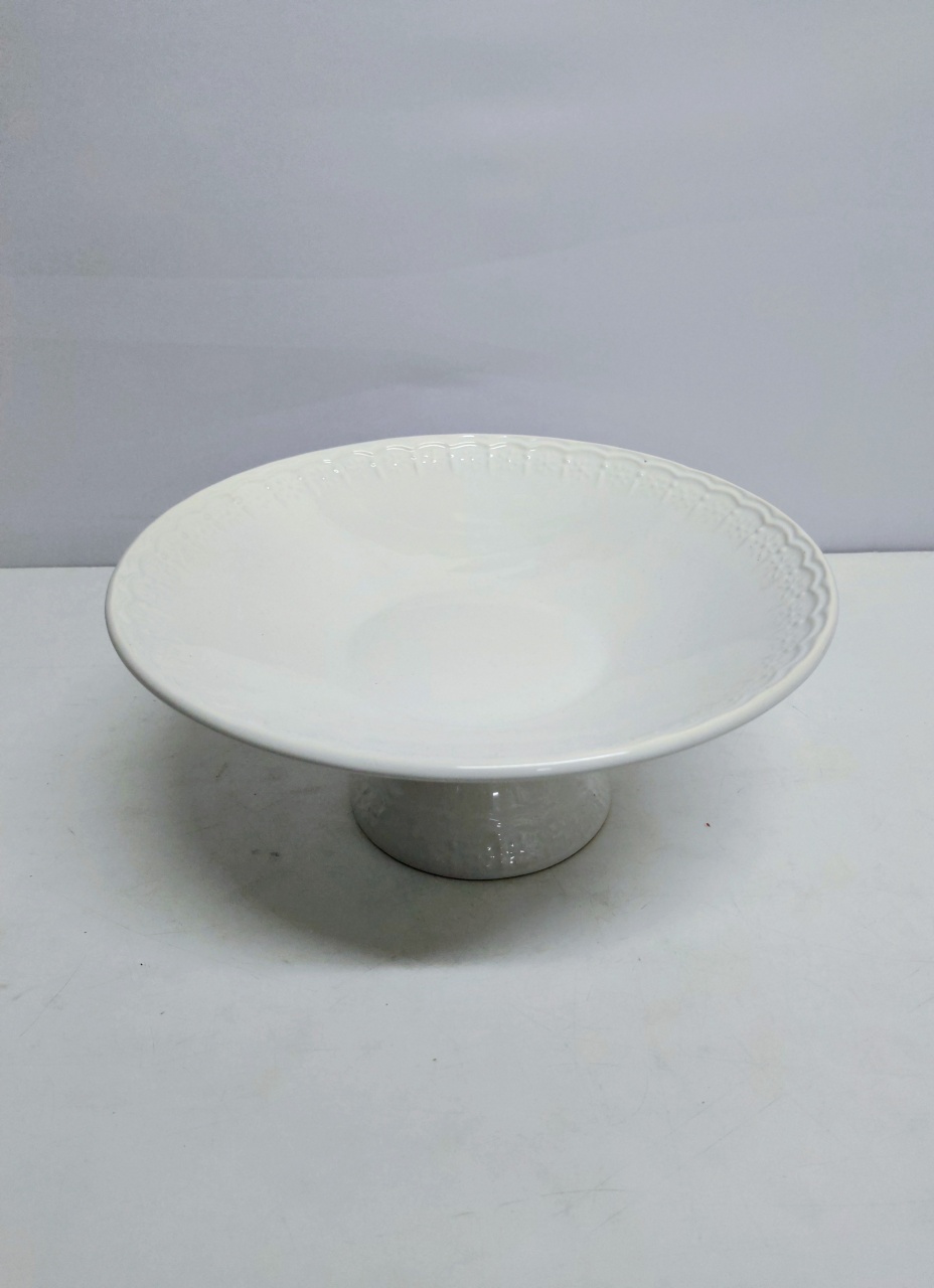 Travessa Branca Trabalhada Fundo Com Pé 13Cm Alt X 33Cm Diametro  - BB Festas Aluguel 