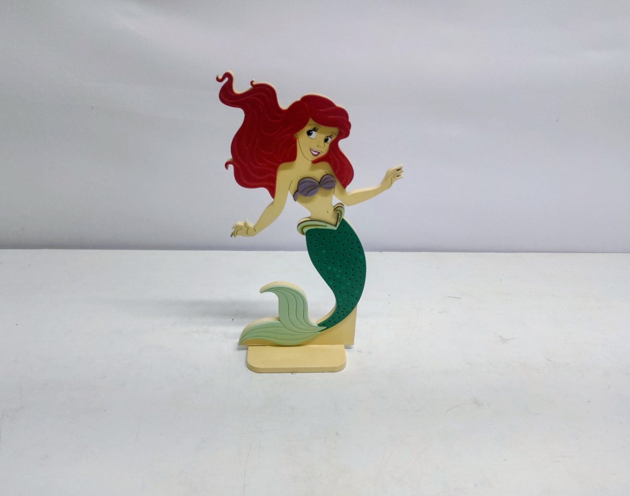 Totem Ariel (A Pequena Sereia) 26Cm Alt X 16Cm Larg  - BB Festas Aluguel 