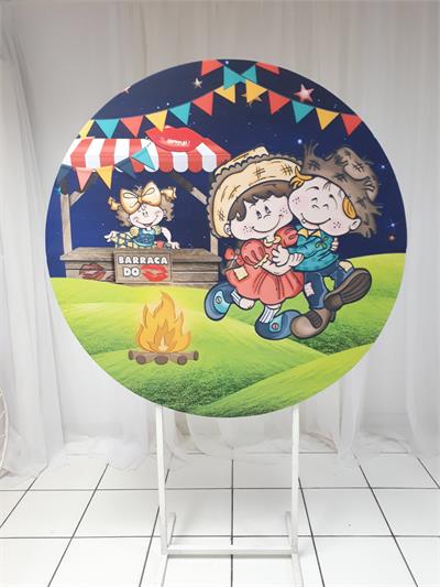 Painel Sublimado Redondo Casal São João 1,30Cm - BB Festas Aluguel 