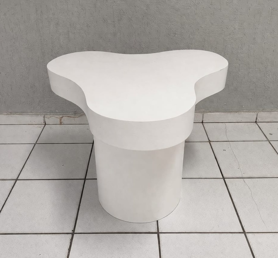 Mesa Orgânica P Branco Base Cilindro 60Cm Alt X 40Cm Diametro  - BB Festas Aluguel 