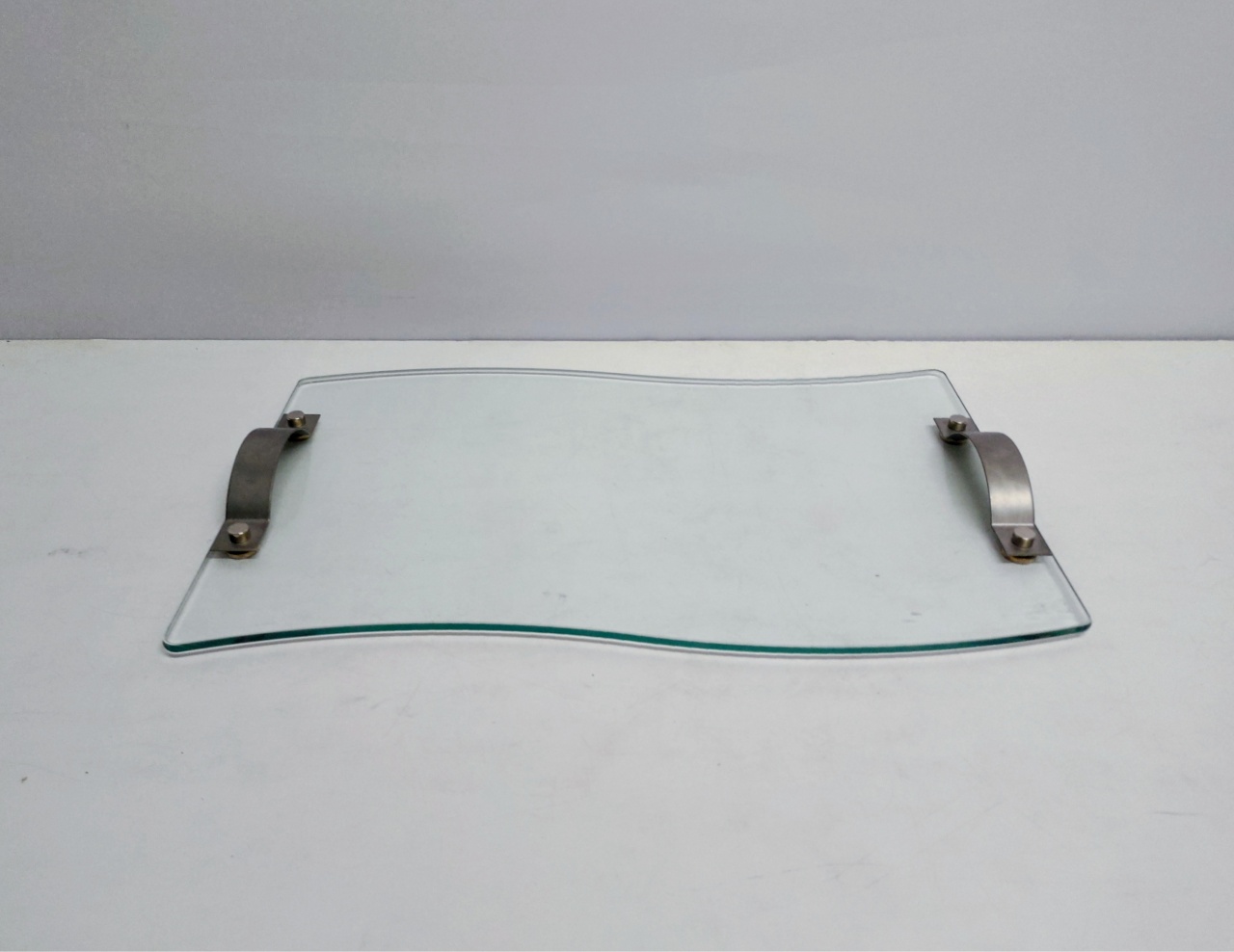 Bandeja de Vidro Com Alça 2Cm Alt X 31Cm Larg X 53Cm Comp - BB Festas Aluguel 