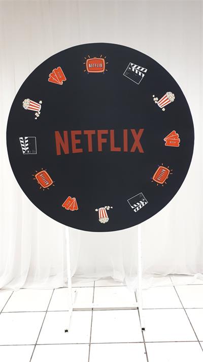 Painel Sublimado Redondo Netflix 1,30Cm - BB Festas Aluguel 