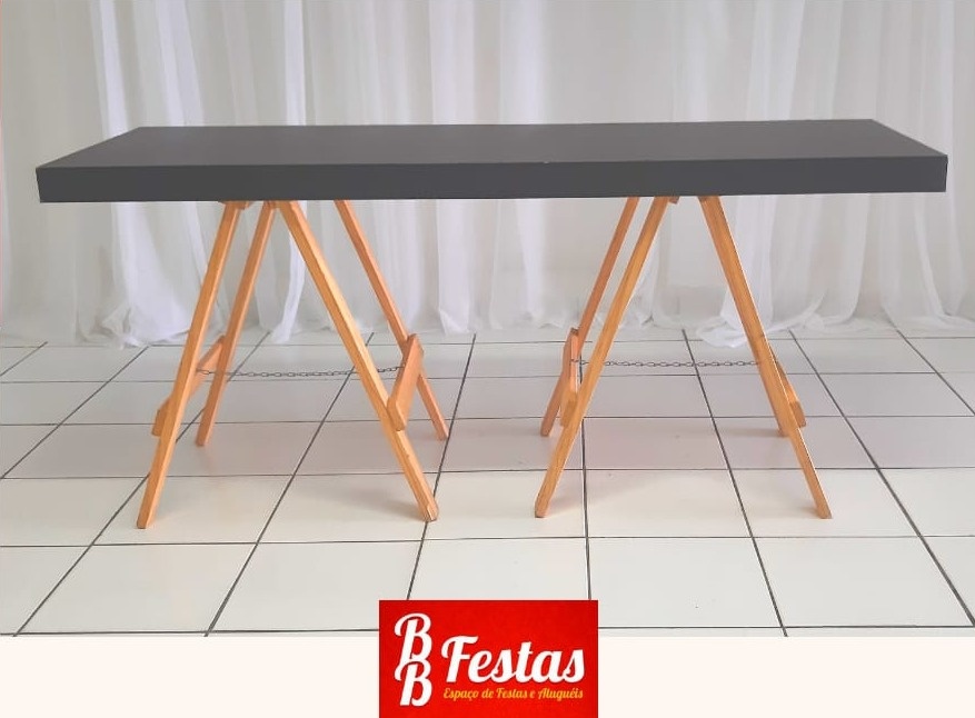 Mesa Cavalete Com Tampo Formicado Escuro 80Cm Alt X 1,60M Larg X 60Cm Comp - BB Festas Aluguel 