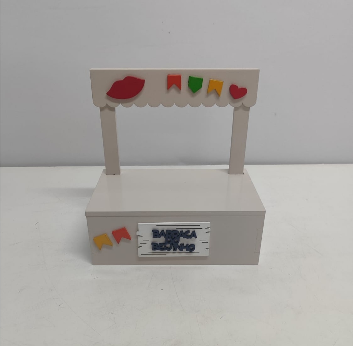 Barraca Mdf Do Beijo Bege 25Cm Alt X 12Cm Larg X 20Cm Comp - BBFestasAluguel 