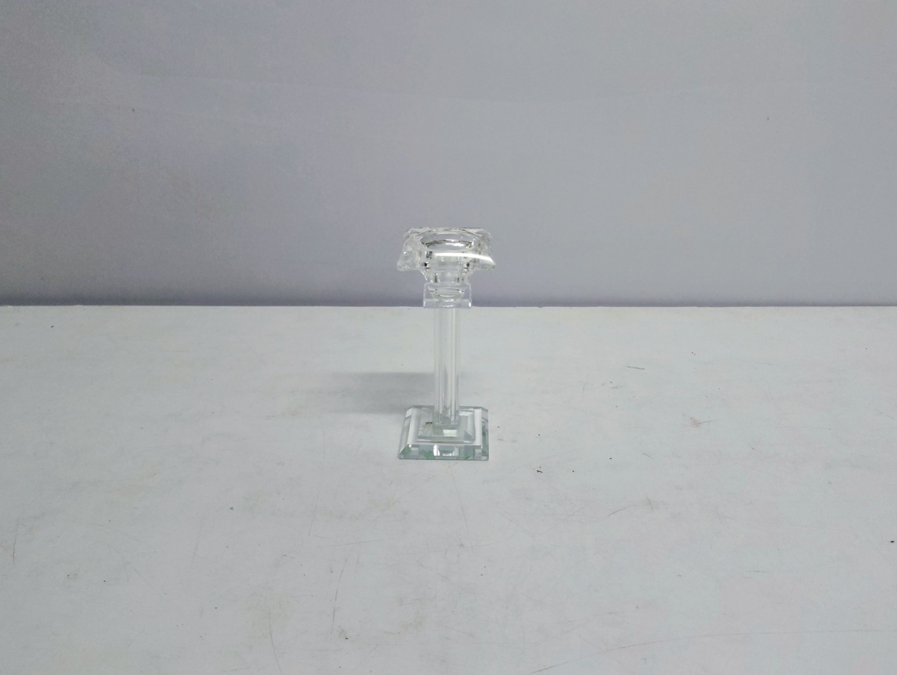 Castiçal de Vidro Base Quadrada  16Cm Alt X 6Cm Diametro  - BB Festas Aluguel 