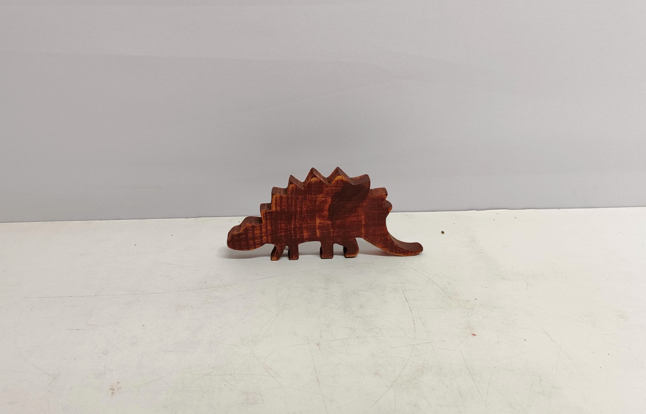 Dinossauro Marrom Mdf 8Cm Alt X 18Cm Comp - BB Festas Aluguel 