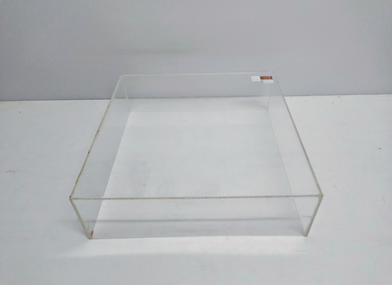 Boleira Acrílico Quadrada 12Cm Alt X 40Cm X 40Cm  - BB Festas Aluguel 