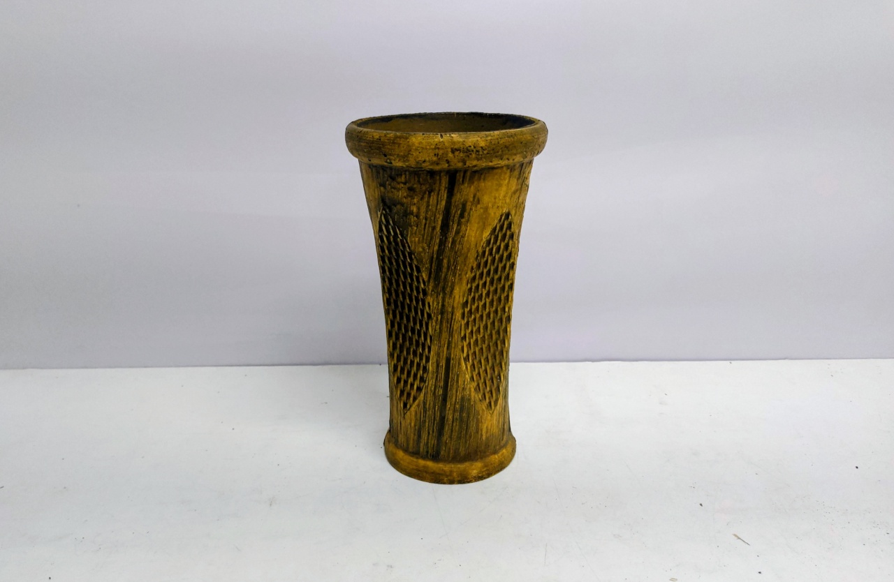 Vaso Traçado Rústico 28Cm Alt X 15Cm Diametro - BB Festas Aluguel 
