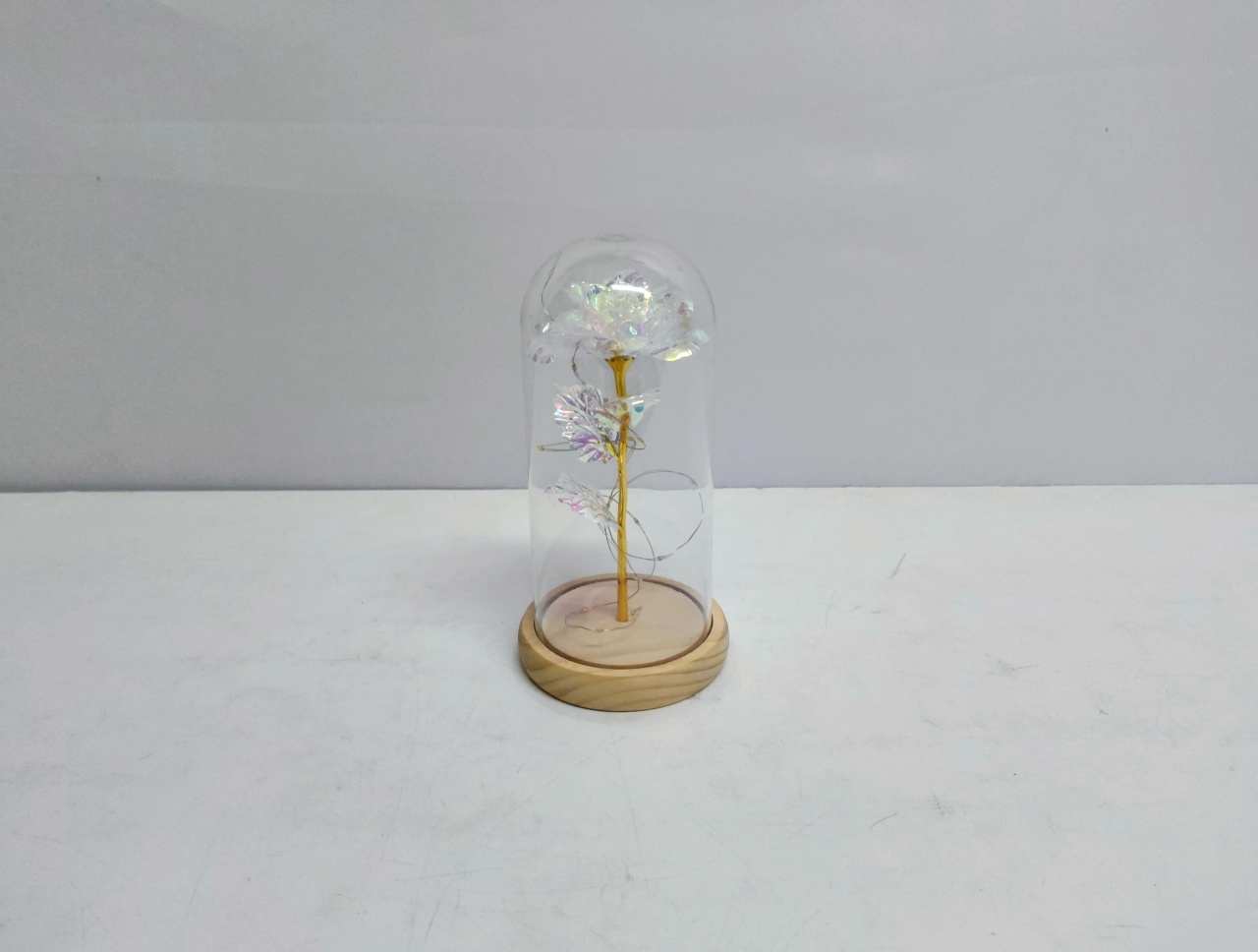 Rosa Branca Encantada Eterna Na Cúpula de Vidro (Bela E A Fera) 22Cm Alt X 11Cm Diametro  - BB Festas Aluguel 