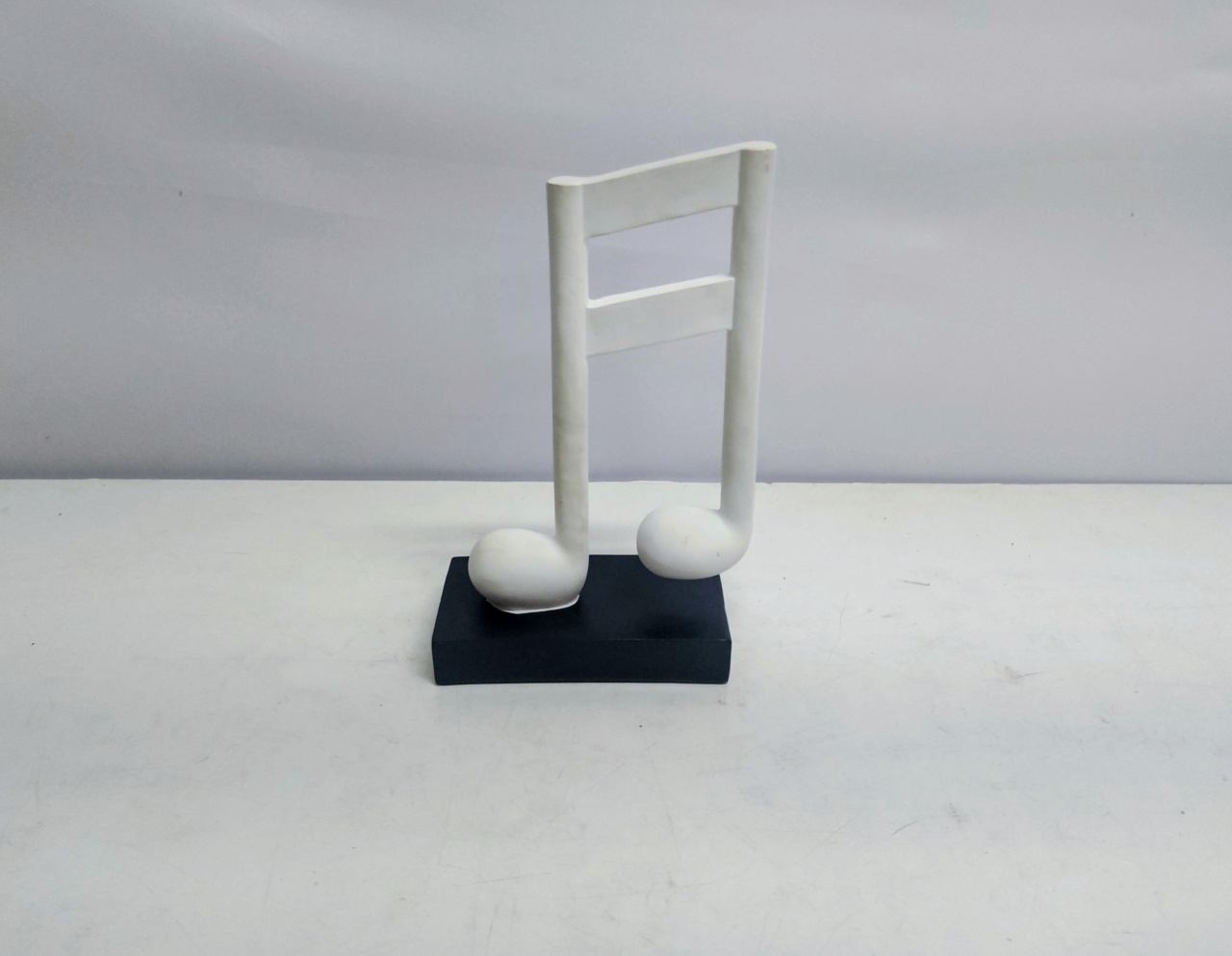 Colcheia Dupla Decorativa Branco/Preto (Música) 27Cm Alt X 16Cm Larg X 9Cm Comp - BB Festas Aluguel 