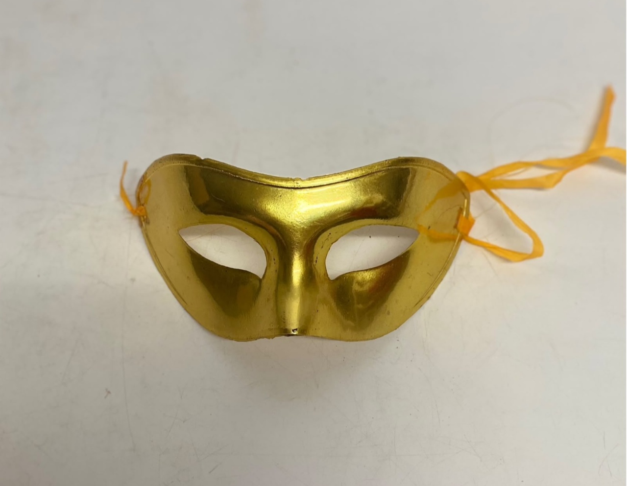 Máscara de Carnaval Veneziana Lisa Dourada - BBFestasAluguel 