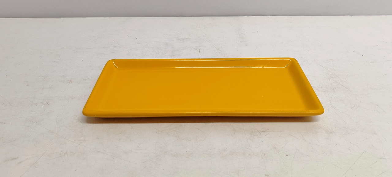 Bandeja Retangular Reto Amarelo Alt2Cm 14Cm X 28Cm  - BB Festas Aluguel 