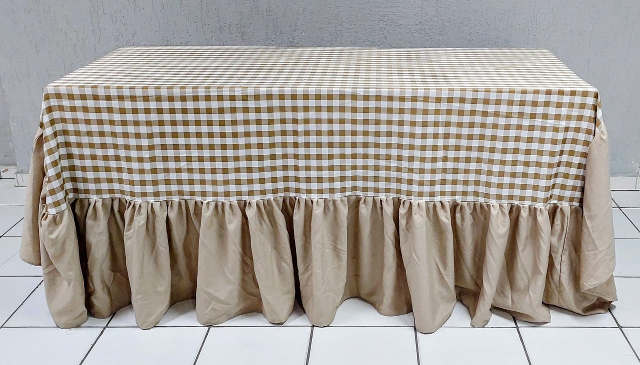 Toalha Decorativa Quadriculada Babado Bege 1,80M - BB Festas Aluguel 