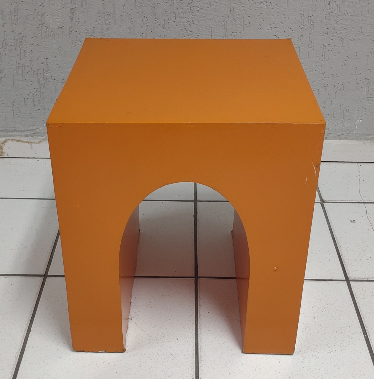Cubo Arco P Arco Vazado Laranja 50Cm Alt X 45Cm X 45Cm  - BB Festas Aluguel 