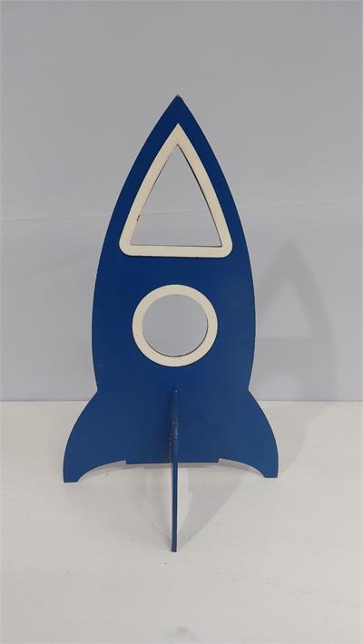 Totem Foguete Azul Detalhado Em Mdf (Astronauta) 40Cm X 25Cm - BB Festas Aluguel 