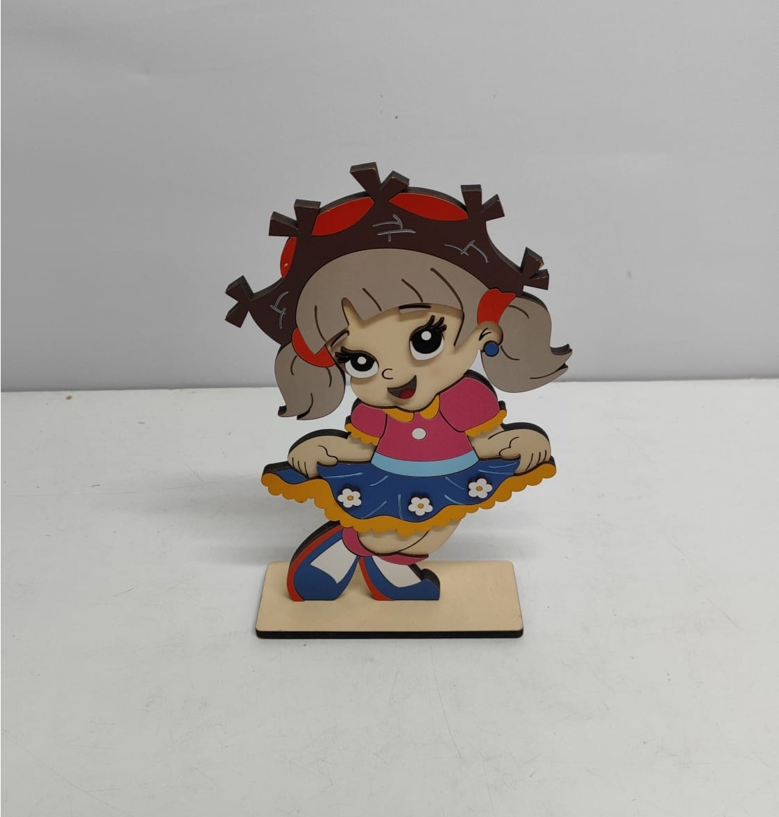 Totem Menina Caipira (São João) 30Cm Alt X 17Cm Larg - BBFestasAluguel 