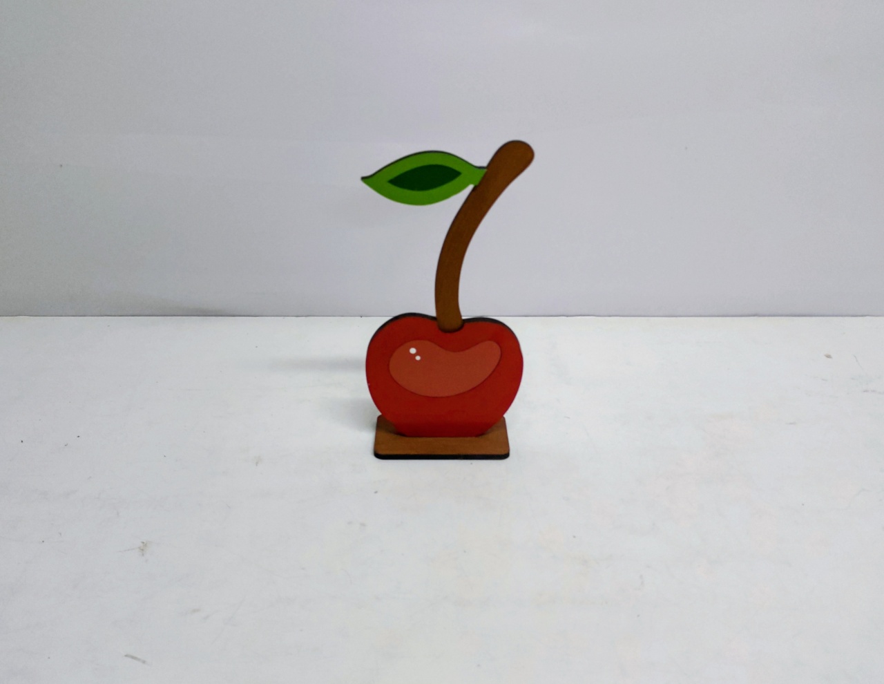 Totem Cereja Solitária 27Cm Alt X 12Cm Larg  - BB Festas Aluguel 