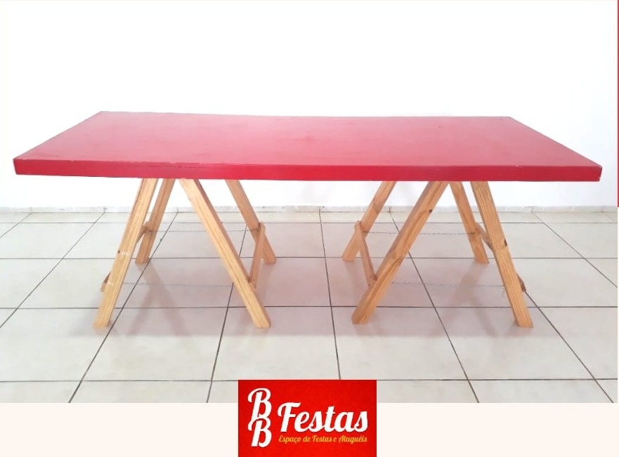 Mesa Cavalete Com Tampo Vermelho 80Cm Alt X 2,20Cm Larg X 80Cm Comp - BB Festas Aluguel 