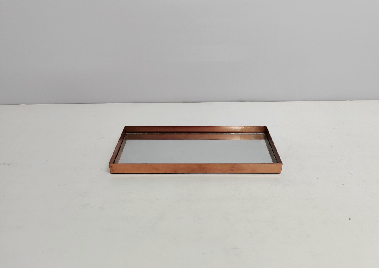 Bandeja Retangular Espelhada Com Acabamento Rosê 3Cm Alt X 15Cm Larg X 35Cm Comp - BB Festas Aluguel 