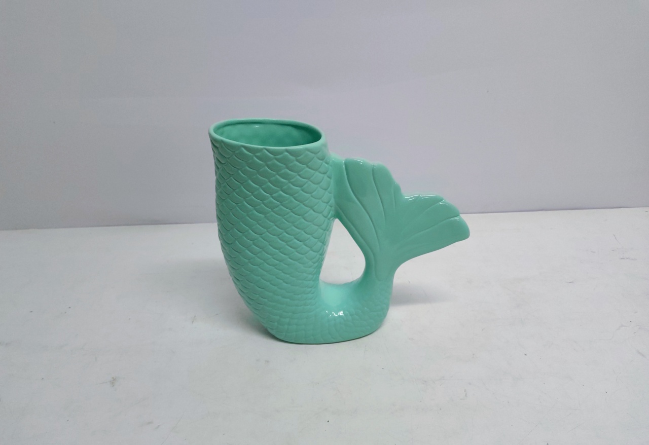 Vaso Cauda de Sereia Verde Ciano 24Cm Alt X 9Cm Larg X 26Cm Comp - BB Festas Aluguel 